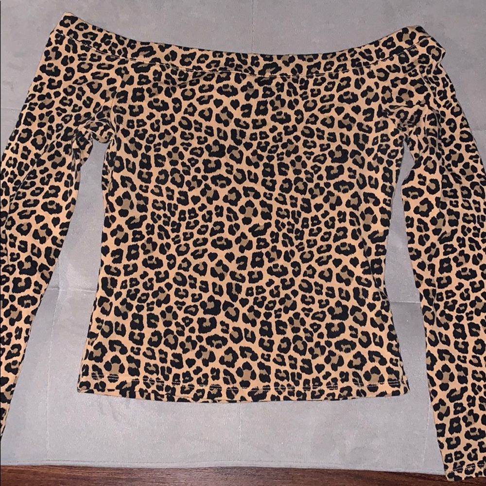 Divided H&M off the shoulder leopard cheetah